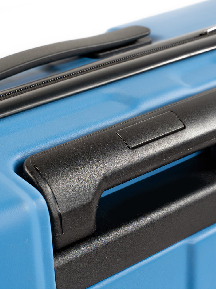Close-up of the top carry handle on the Molchanovs blue freediving hard case