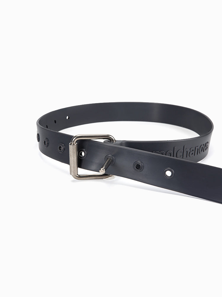 Close-up of Molchanovs CORE Silicone Weight Belt in charcoal showing the stainless steel roller buckle and weight keeper holes