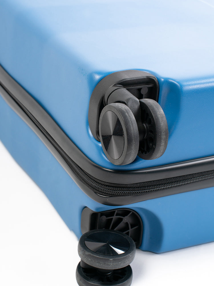 Close-up of the dual spinner wheels on the Molchanovs blue freediving hard case