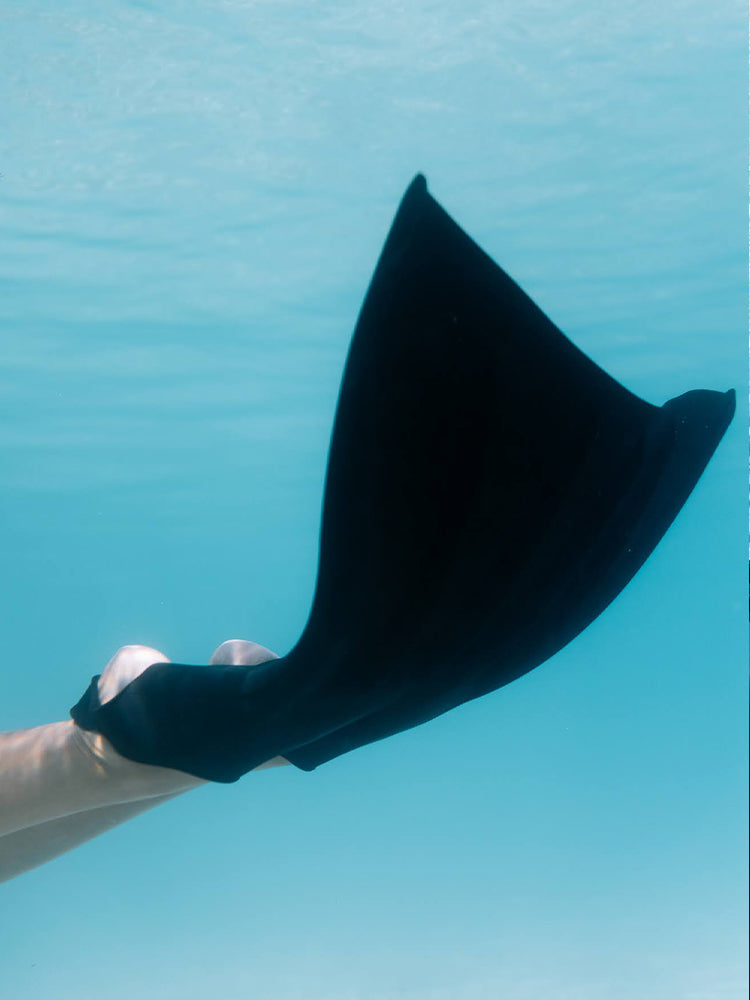 Molchanovs CORE Silicone Monofin black blade held underwater, showing flexibility and blade area in open water