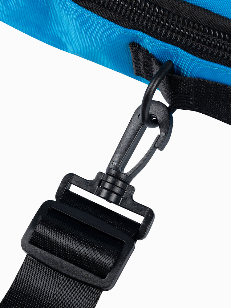 Adjustable shoulder strap clip detail on the Molchanovs Bifins Bag 3, blue variant
